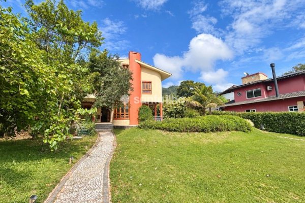 Casa em Condomínio à venda com 293m², 4 quartos, 4 suítes, 10 vagas no bairro Lagoa da Conceição em Florianópolis