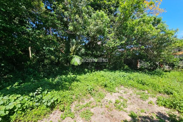 Terreno à venda com 407m², 1 vaga no bairro Rio Tavares em Florianópolis
