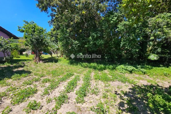 Terreno à venda com 407m², 1 vaga no bairro Rio Tavares em Florianópolis