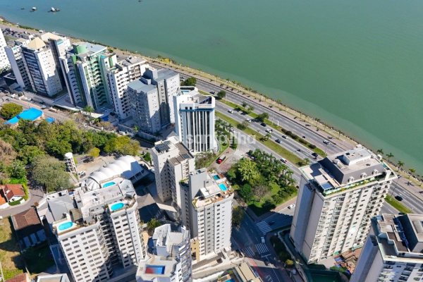Apartamento à venda com 121m², 3 quartos, 1 suíte, 1 vaga no bairro Agronômica em Florianópolis