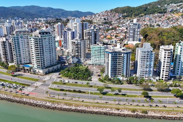 Apartamento à venda com 121m², 3 quartos, 1 suíte, 1 vaga no bairro Agronômica em Florianópolis