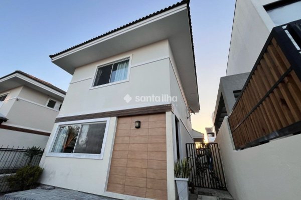 Casa à venda com 120m², 3 quartos, 1 suíte, 1 vaga no bairro Campeche em Florianópolis