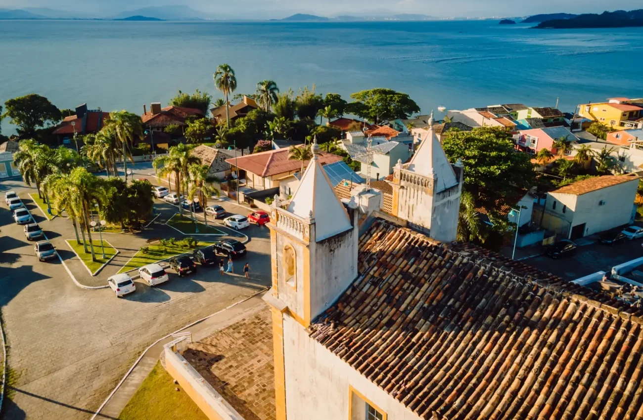 Imagem de Florianópolis e sua praia do sul da Ilha