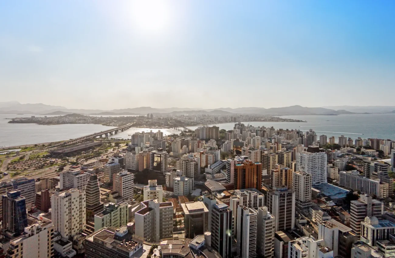 Vista aérea do bairro Centro para representar os bairros nobres de Florianópolis